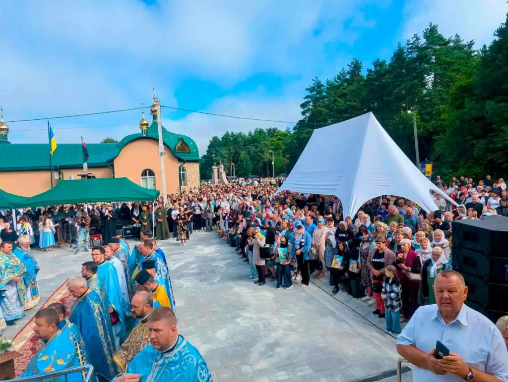 Паломники вшанують пам'ять полеглих оборонців України