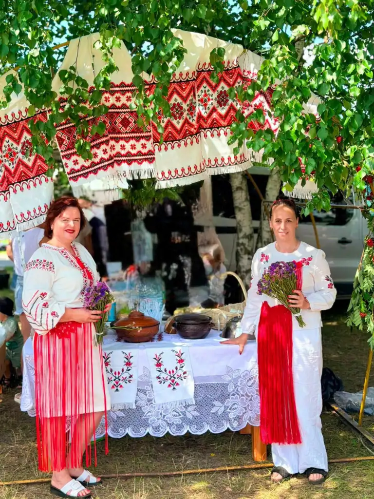 Місцеві жителі на благодійному заході в Лісополі