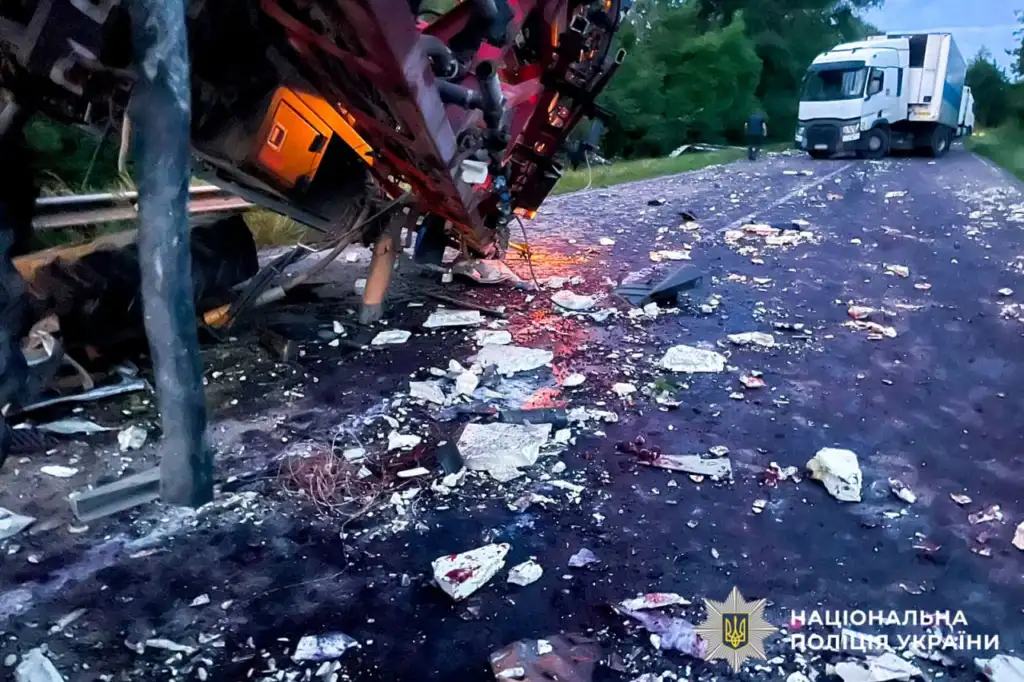 Пошкоджені транспортні засоби після ДТП