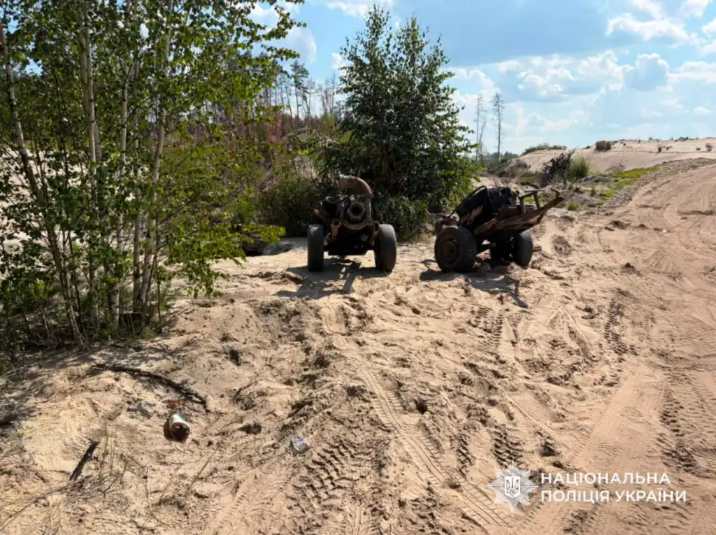 Вилучене обладнання та зразки