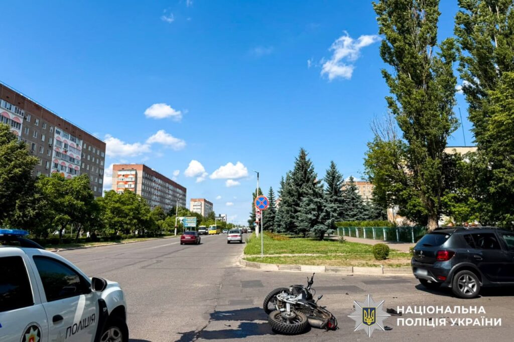 Мотоцикл без номерів і без шоломів