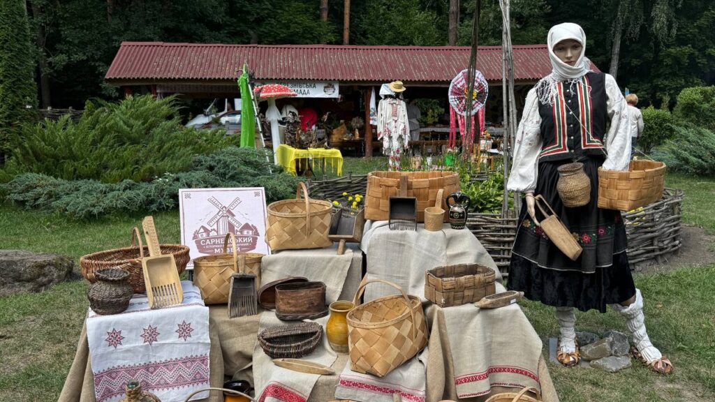 Святкова сцена та програма фестивалю в Музеї лісу