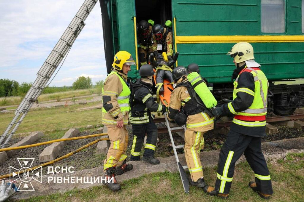 На Рівненщині рятувальники з семи країн світу провели міжнародні навчання