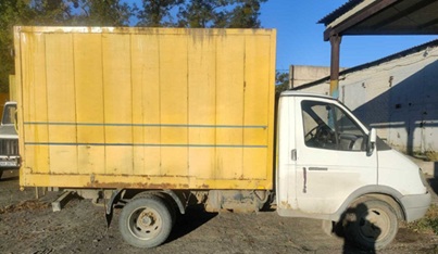 Поштові автомобілі перед виставленням на аукціон