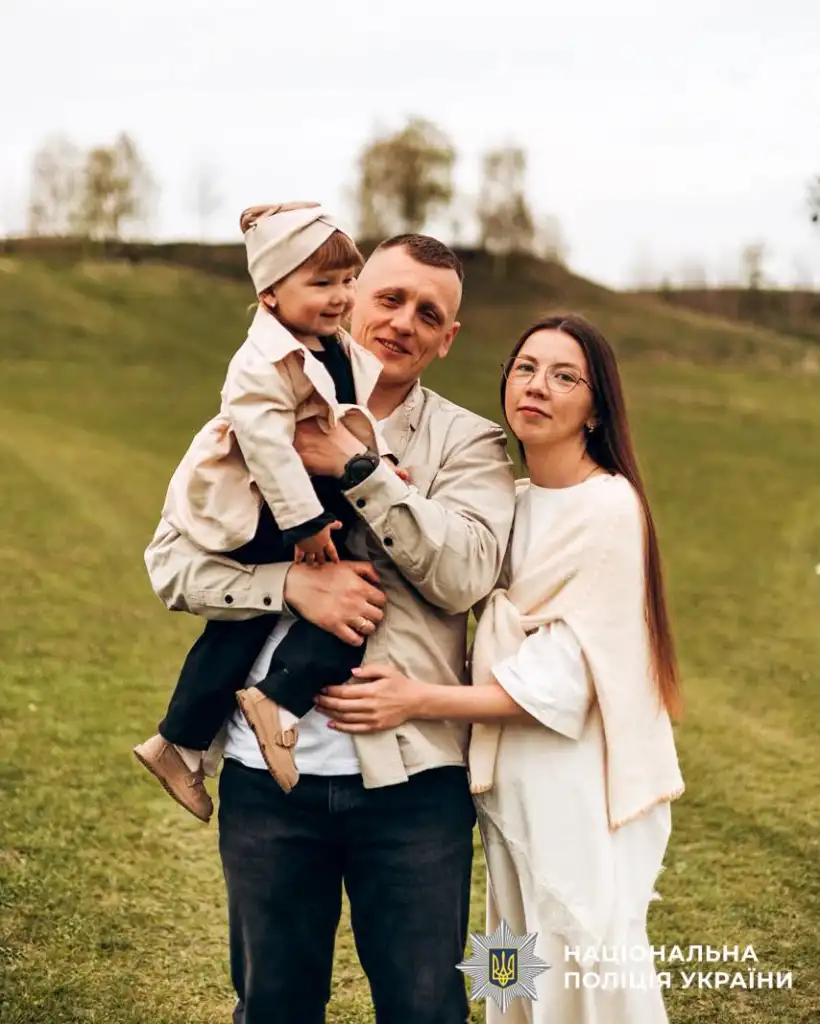 Поліцейський зі сім'єю під час ротації